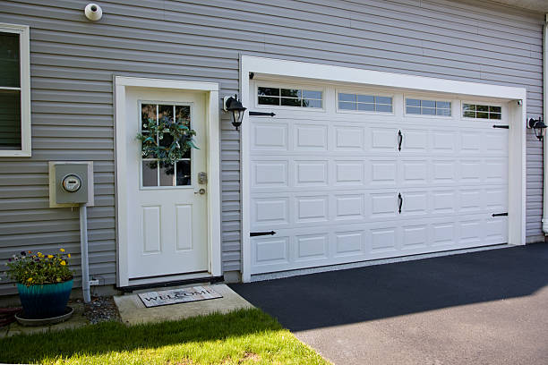 24/7 Emergency Garage Door Panel Replacement experts in Vaiden, MS